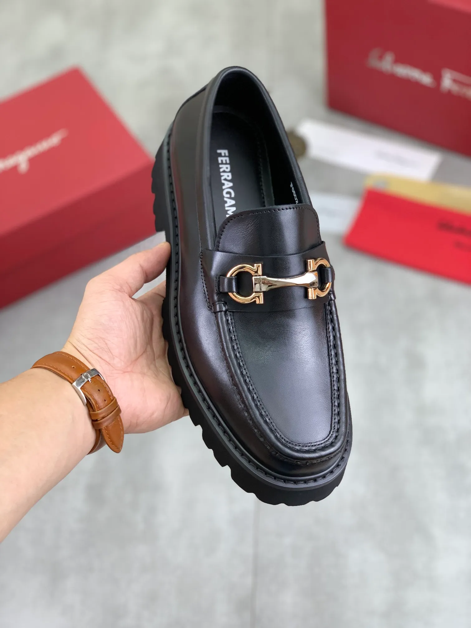 Men's Men's Shoes 💰P460💰[New Style] Water-dyed Niuli 🆘[Salvatore Ferragamo] Ferragamo's latest casual business leather shoes for men! Available at counters simultaneously! The fabric is made of specially imported original calfskin, the lining is made of imported water-dyed cowhide, and the original lightweight foam outsole is absolutely luxurious and leads the fashion trend. Matching code: 38-45; 3️⃣ colors available